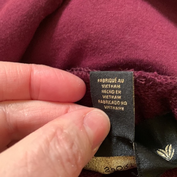 Forever 21 Sport sweatshirt with hoodie and 3/4 sleeves - never worn 🔴 - Picture 8 of 9